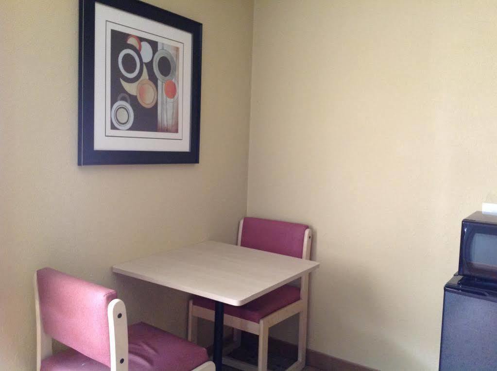 Red Roof Inn Raleigh North-Crabtree Mall-Lenovo Center Esterno foto